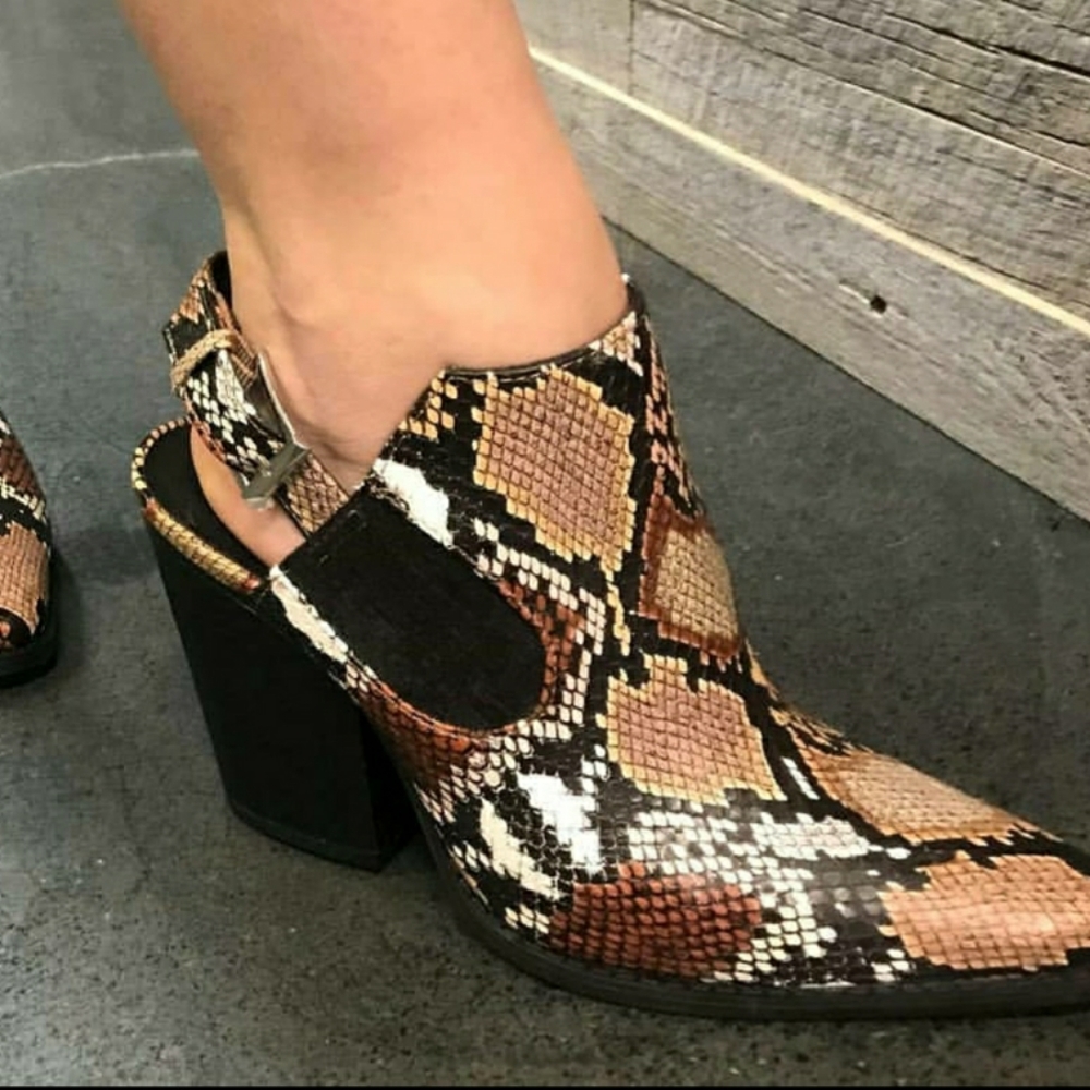 NWT Qupid Slay snakeprint sling back heel booties